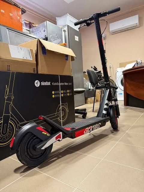 Самокат електричний Aprilia esr2 італійський , не китай, колеса r10