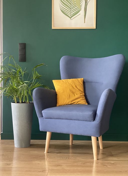 Fotel niebieski typu uszak + 2 komplet nóg