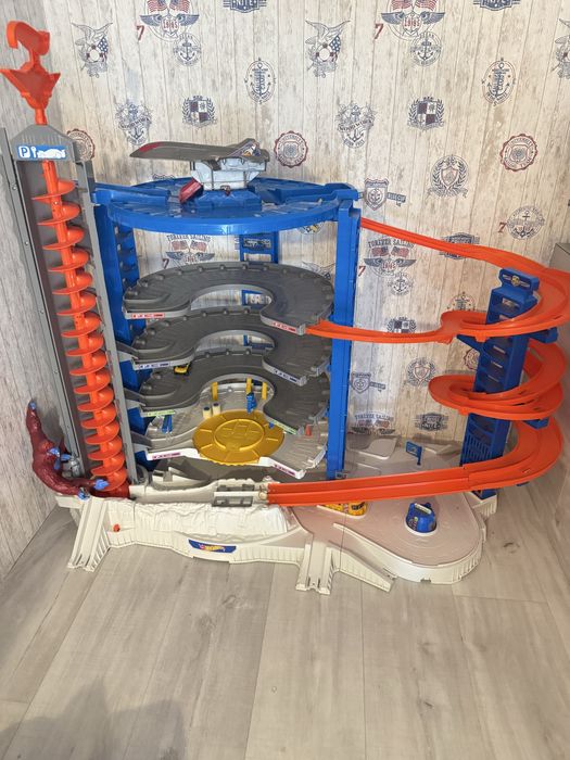 Трек Hot Wheels Гараж-гигант (FDF25), Трек мега гараж Хот виллс