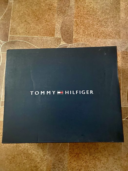 Tommy Hilfiger жіночі шкіряні кросівки monogram runner
