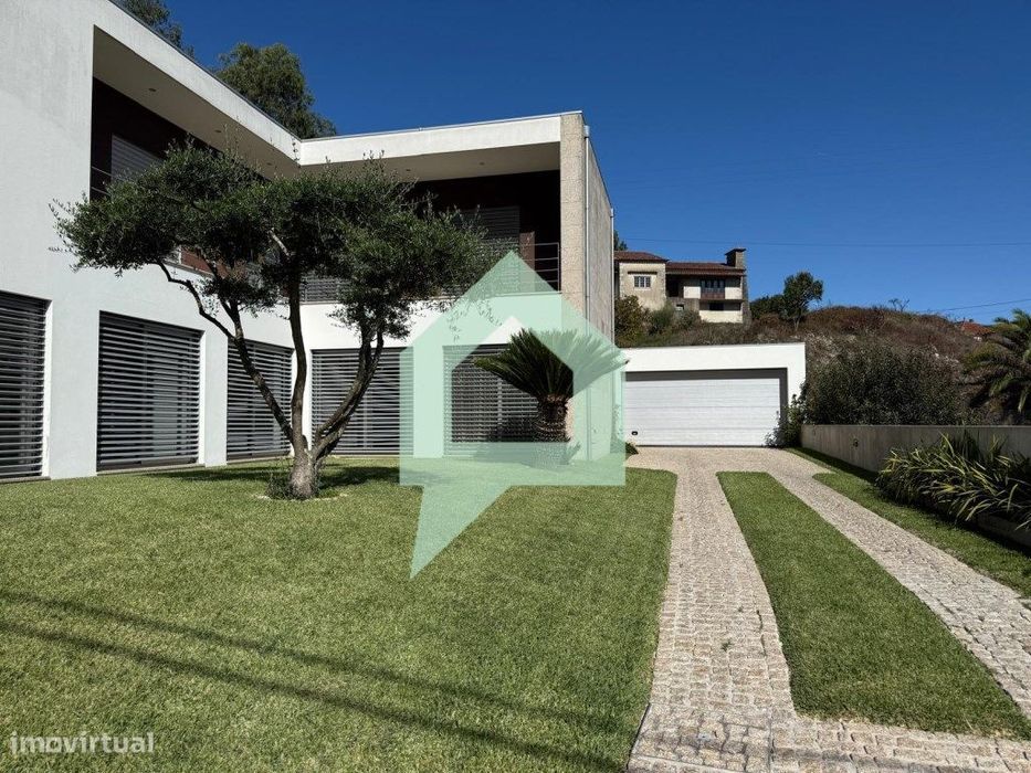 Moradia individual, com três quartos, em Carvalhal, Barcelos.