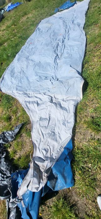 Przedsionek wraz ze stelażem 4,2 m × 2,5 m uszkodzony
