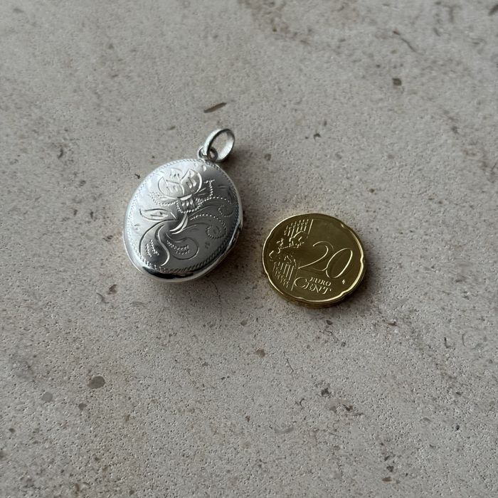 Medalhão de senhora em prata portuguesa como novo