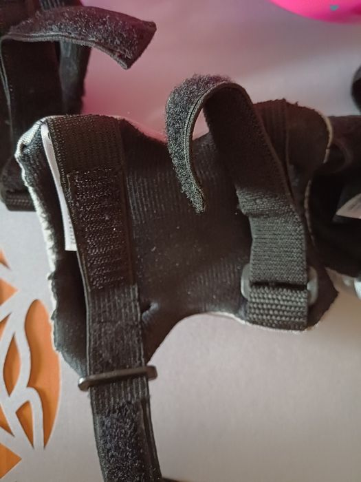 Kask rowerowy dla dziewczynki z ochraniaczami