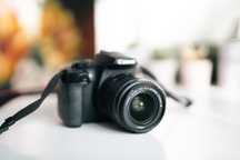 Canon EOS 1300D + 18–55 mm + 2 baterie + ładowarka + torba