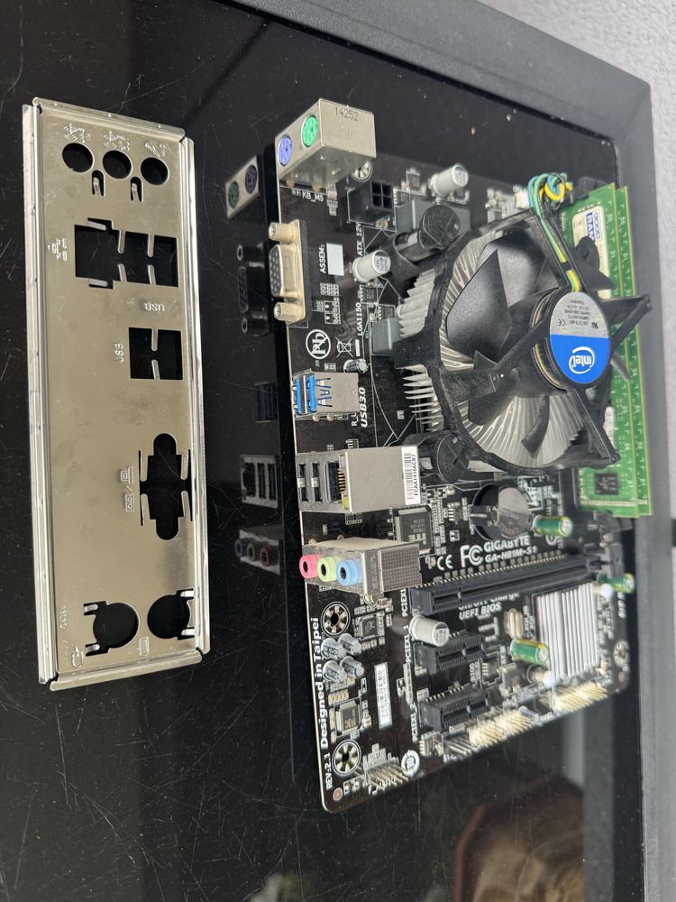Sprzedam płyte glowna H81M-S1 z i5-3470 8gb Ram