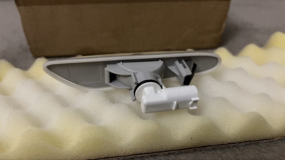 Новий оригінальний поворотник BMW е90, е91, е92, е93