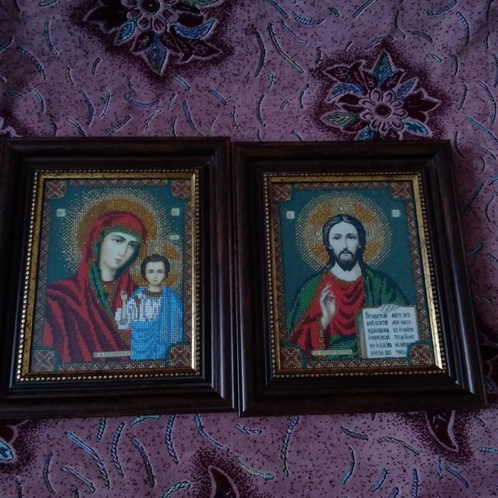 Парні образи вишиті бісером