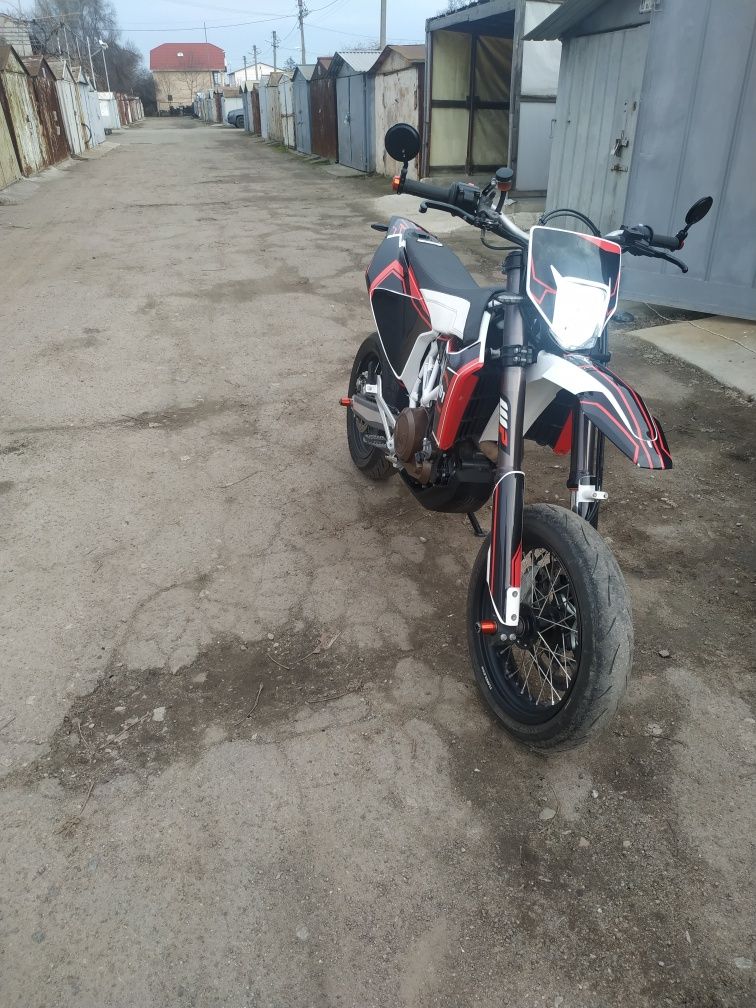 Hysqvarna 701 KTM 690sms