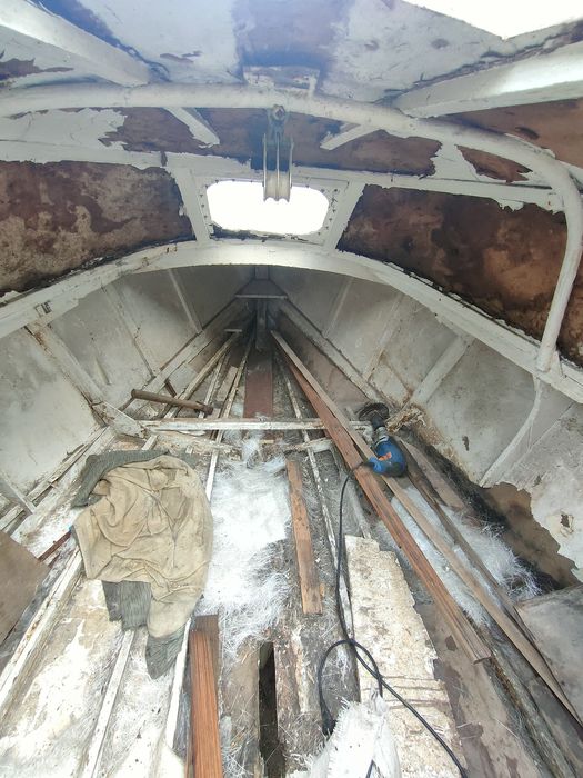 Łódka wędkarska kabinowa