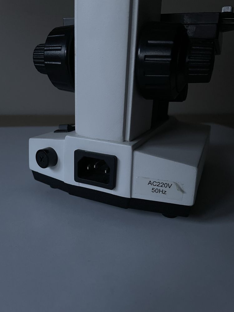 Mikroskop opticon  AC220V 50Hz