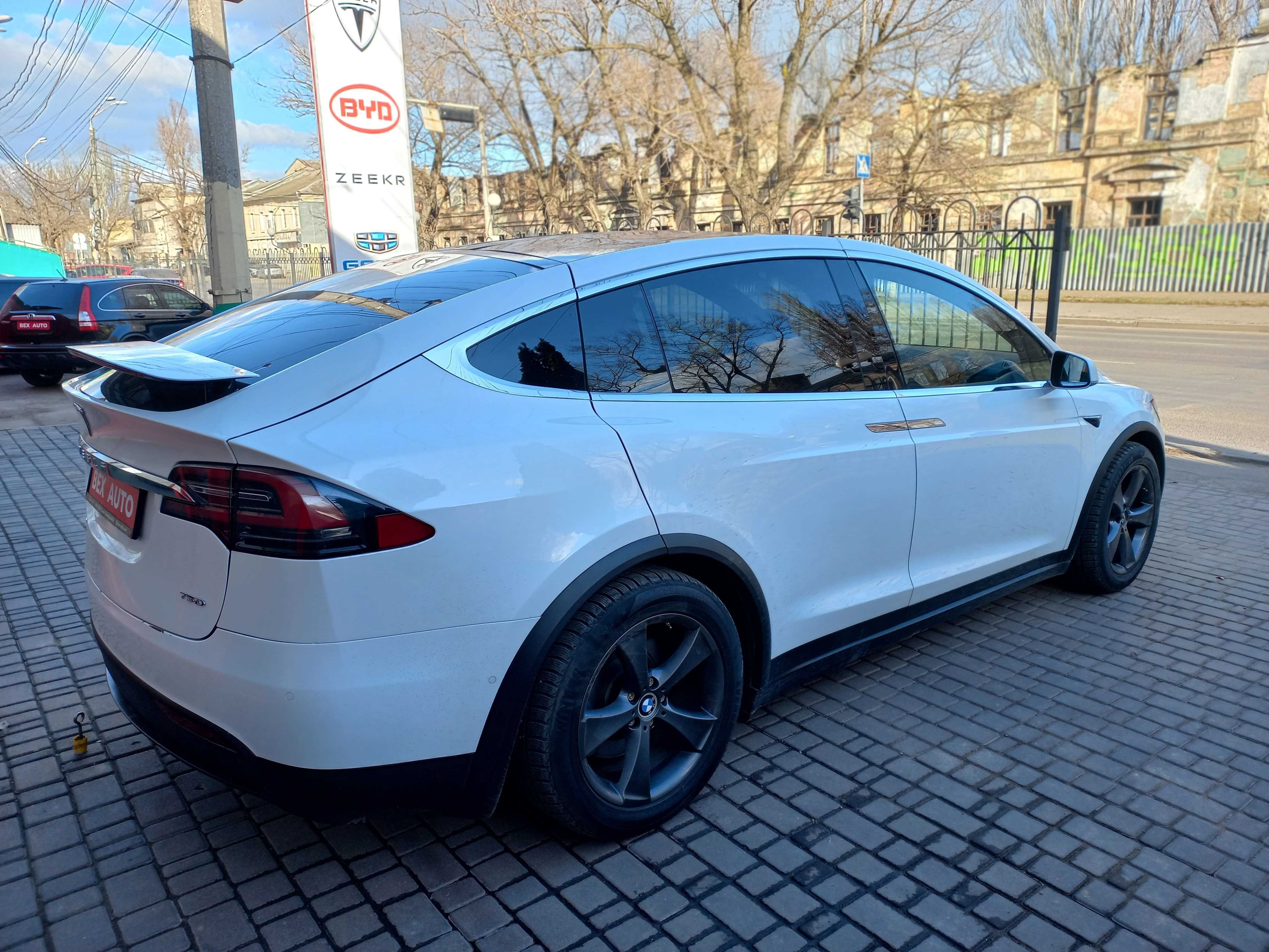 Tesla Model X 2018 75D 75 kWh Dual Motor (333 к.с.) AWD • Base