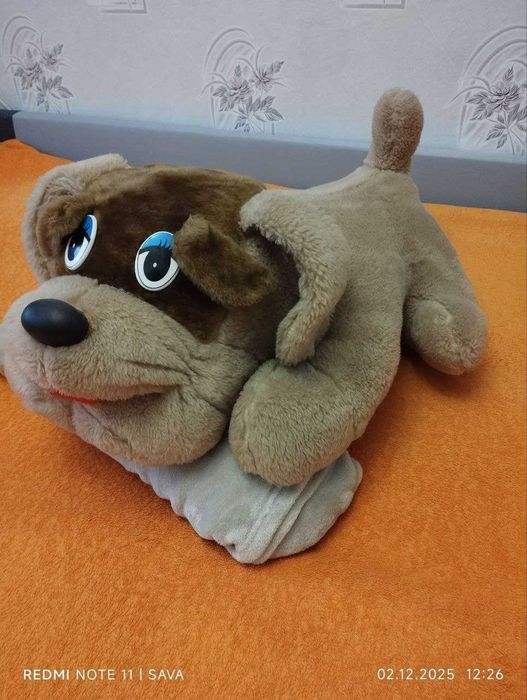 Велика м'яка іграшка.