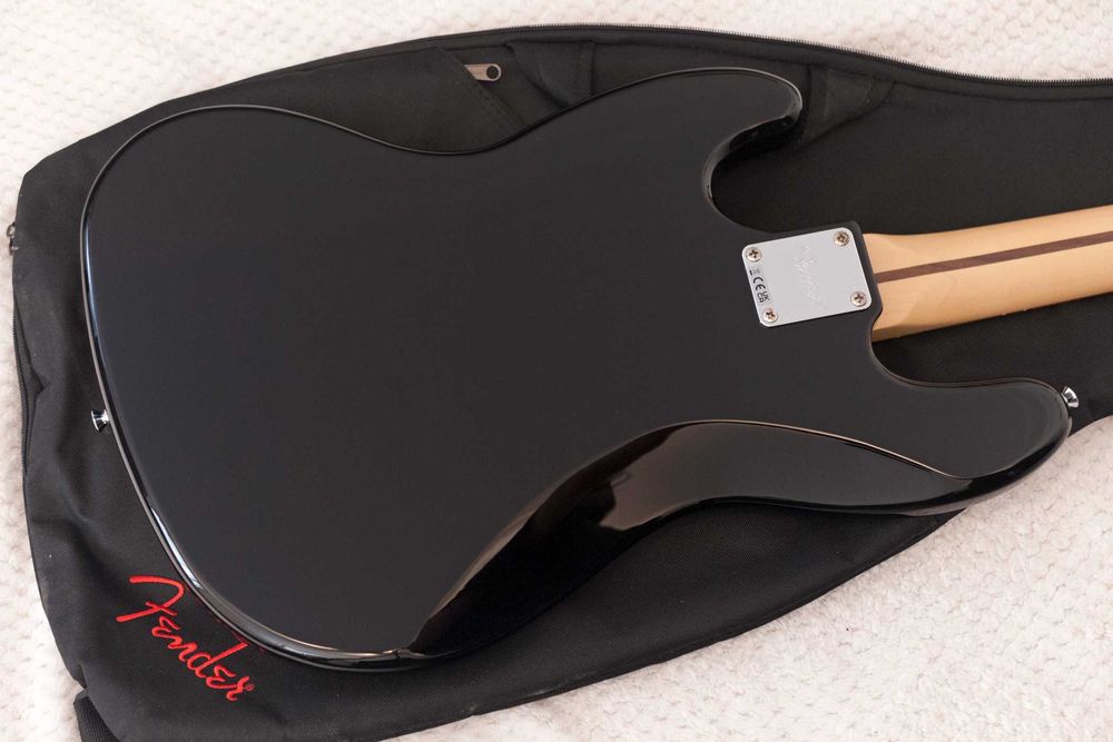 Fender/Squier Jazz Bass Fretless + Saco Fender