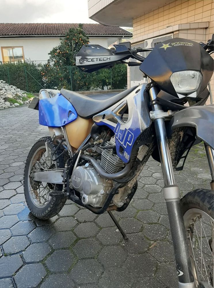 Vendo ou troco MOTA AJP 125cc