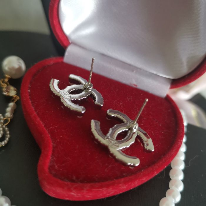 Przepiękne kolczyki wkretki cc perełki kryształki hit