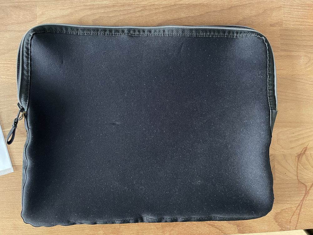 Etui / pokrowiec piankowy case logic na laptopa 15,6’’