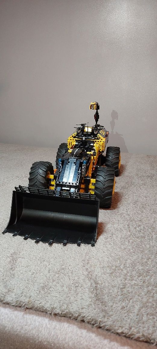 Lego Technic Volvo ładowarka kołowa ZEUX 42081