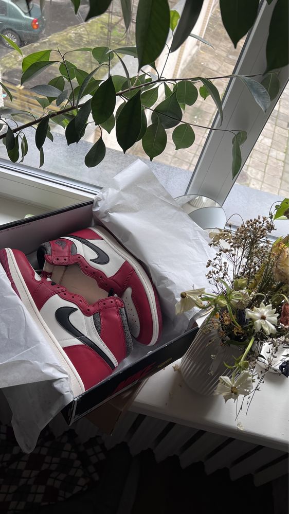 Jordan 1 Retro High OG Chicago Lost and Found - 9.5 US