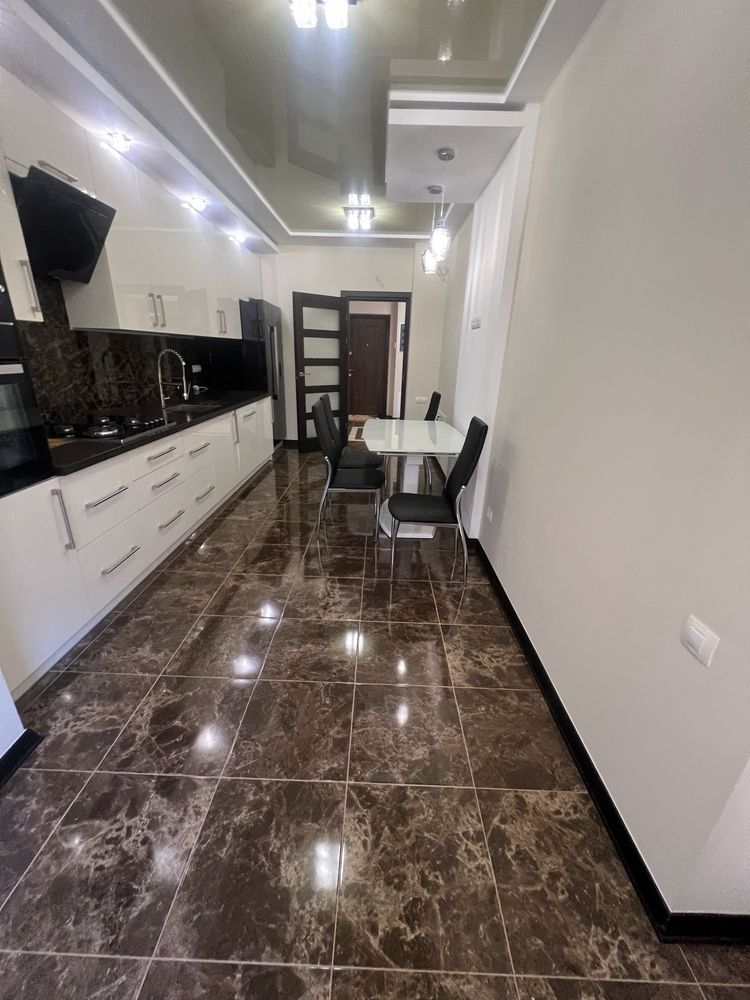 Продам 3 км з гарним ремонтом 105 м2
