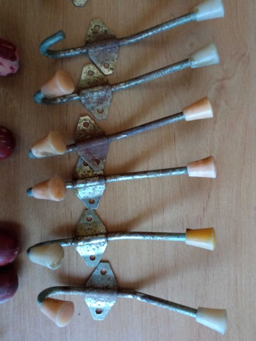 Stare wieszaki. Stare wieszaki.