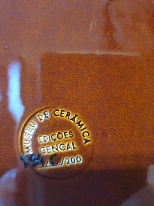 Prato calendário perpétuo em faiança Museu de Cerâmica edição Cencal