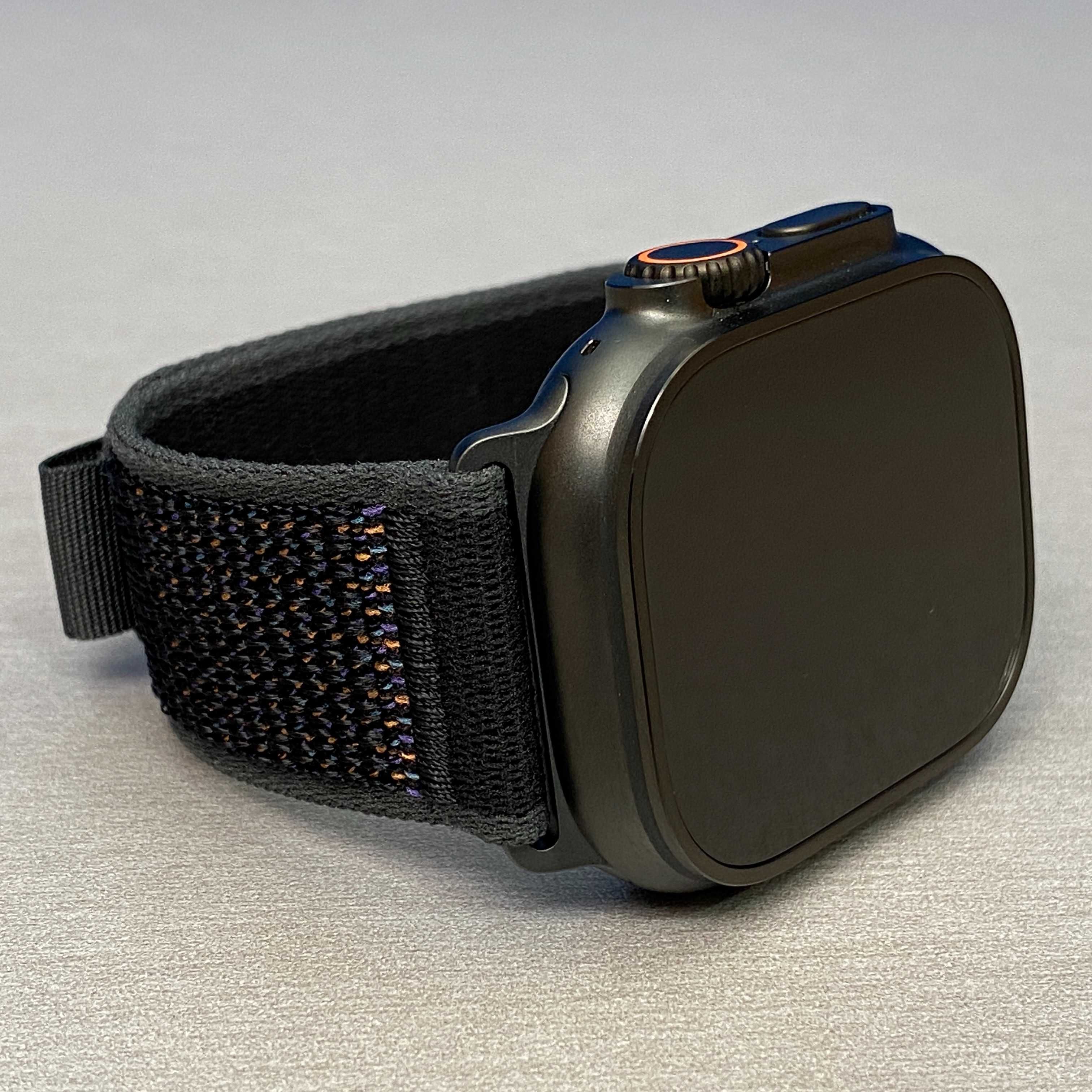 Apple Watch Ultra 2 (Titanium Black) - 49mm - Black Trail Loop