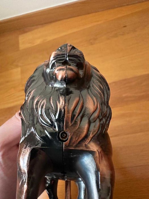 Isqueiro de leão em bronze