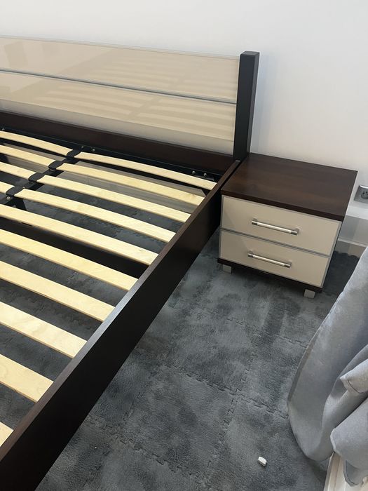 Lozko 160x200 ze stolikami nocnymi