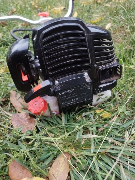 бензо тример Dnipro m 52