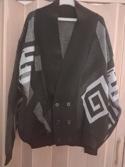 Sweter męski rozpinany.