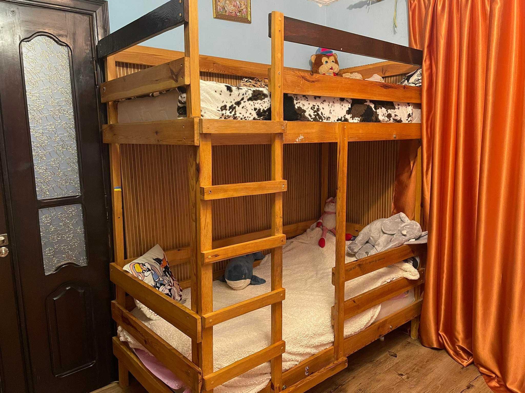 Двоярусне дерев'яне  ліжко