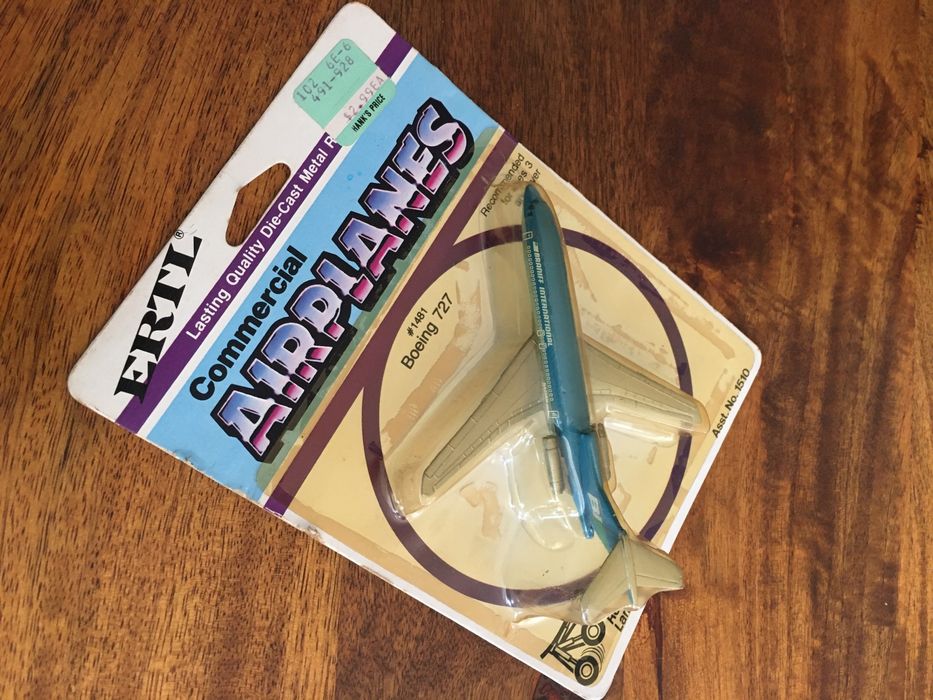 Avião em ferro Ertl/Lintoy selado.