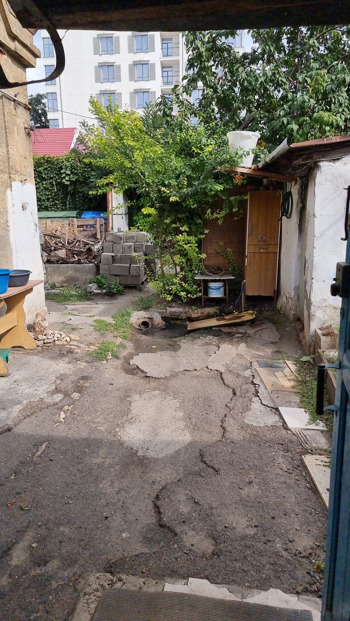 Продажа, фасад, Азарова 12, часть дома выведена в единицу.