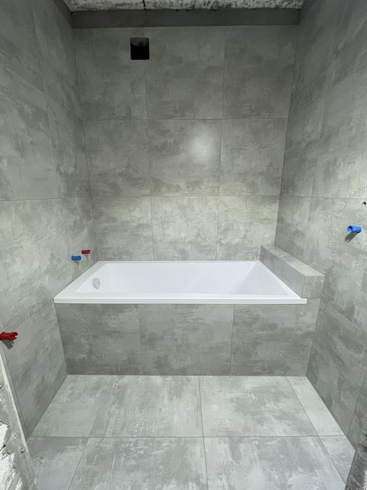 Плиточник вкладання плитки