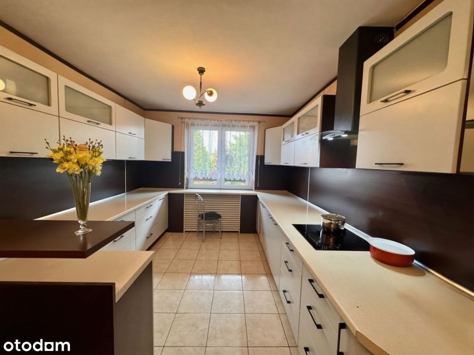 Duży dom z częścią inwestycyjną