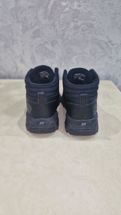 Ботінки для хлопчика SKECHERS демі на флісі.Стан новий.30р