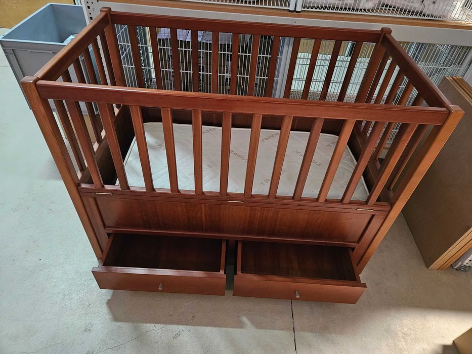 Cama bebé com colchão