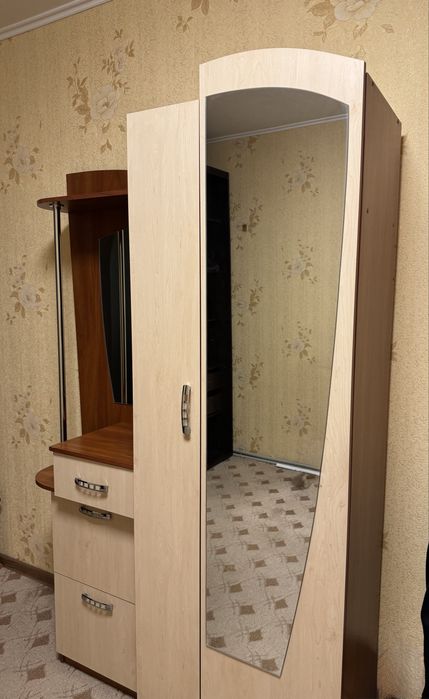 Стінка в коридор