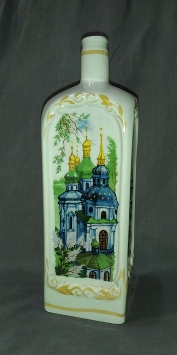 Фарфоровая коллекционнач бутылка "Киев"