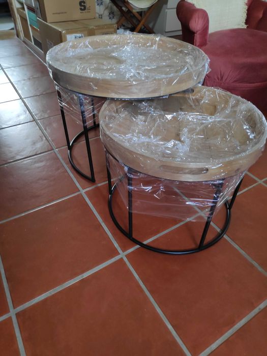 Mesas de apoio, muito bonitas, como novas