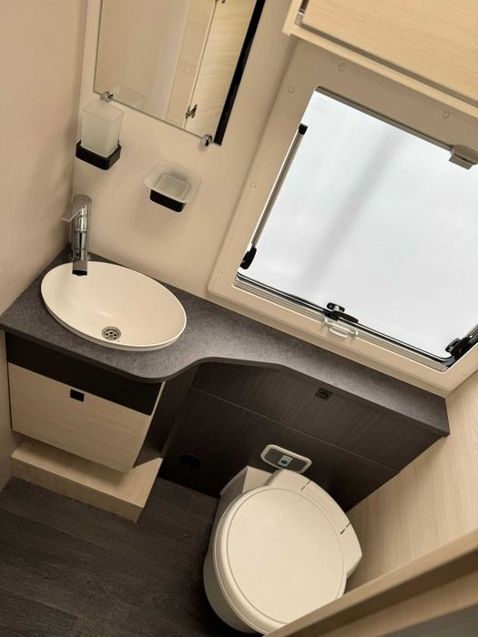 Chausson 720 Titanium Premium Automat w pełni wyposażony 5 os.
