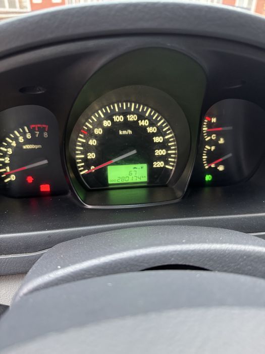 Кia cerato на повному ходу