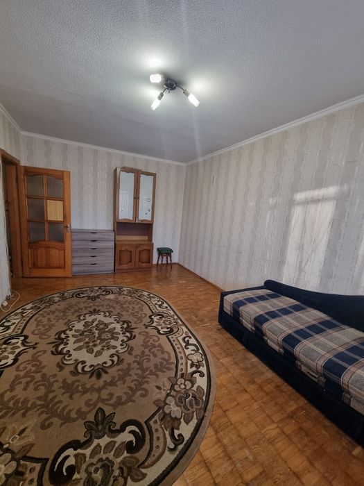 Сдам комнату с балконом на первом этаже