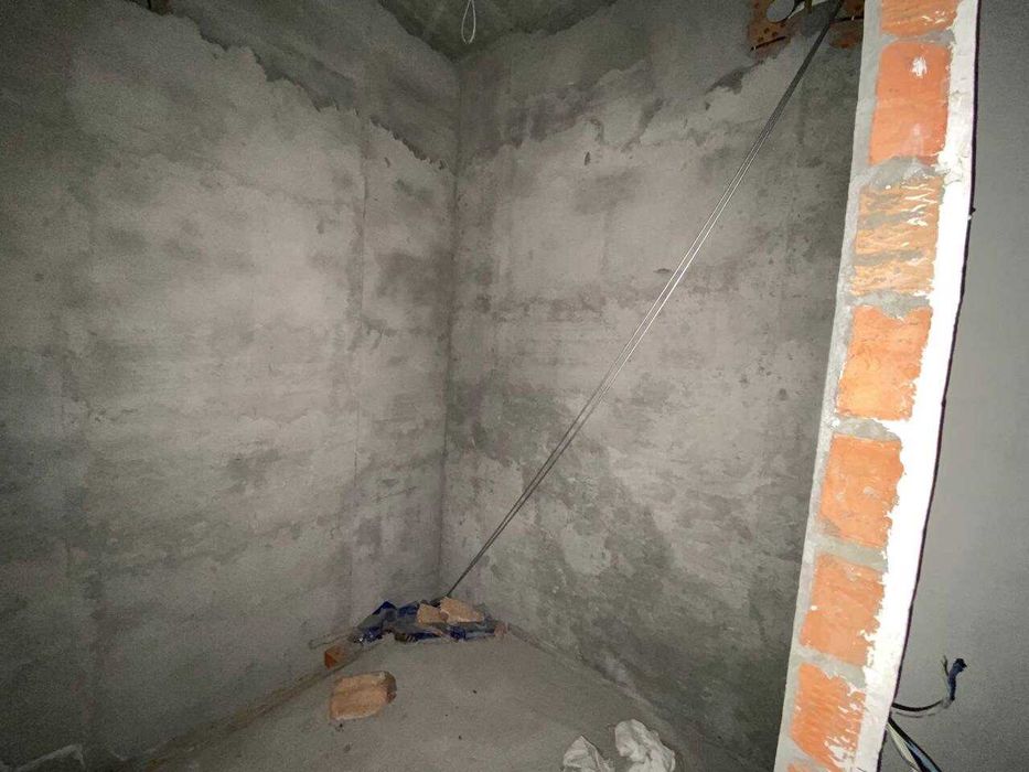 Готова до фінального ремонту 2к квартира на Виставці!