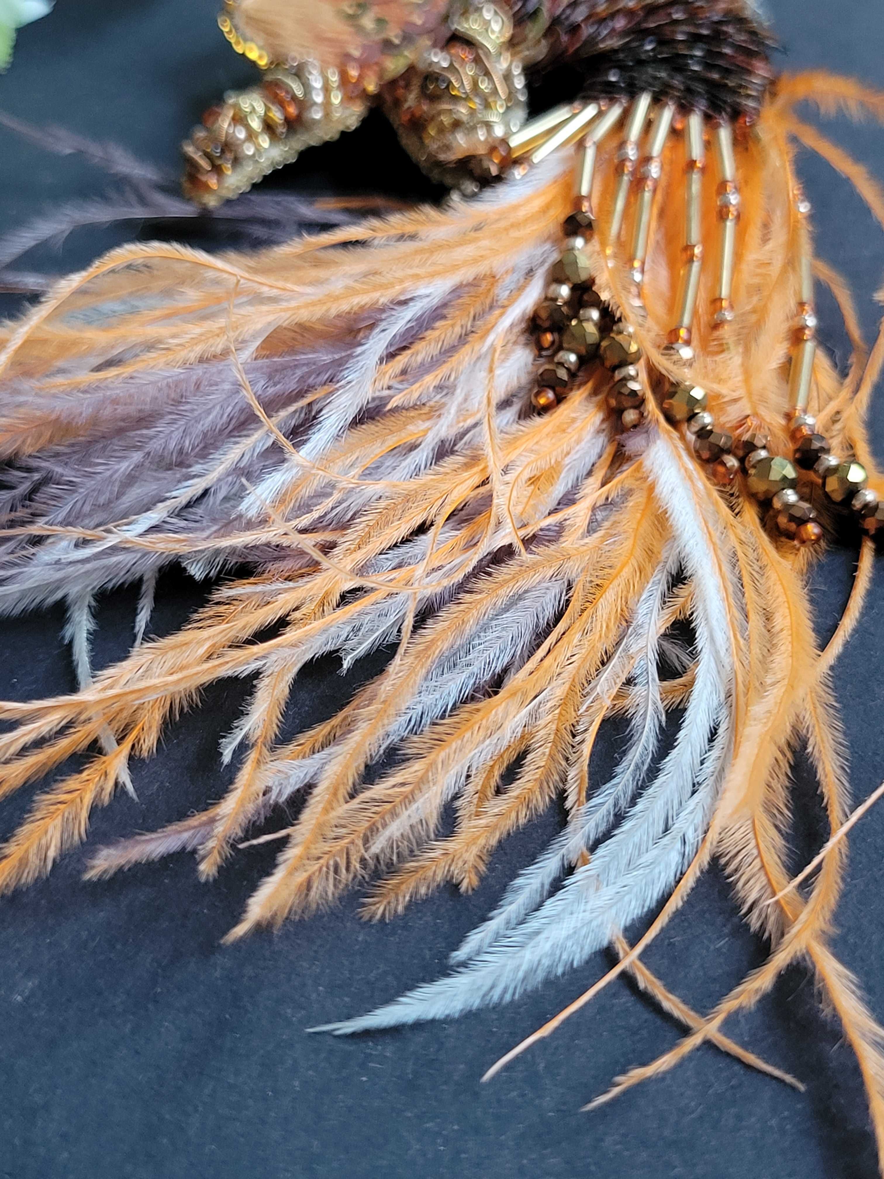 Broszka "Magiczna pomaranczowa rybka" zdobiona cekinami HANDMADE