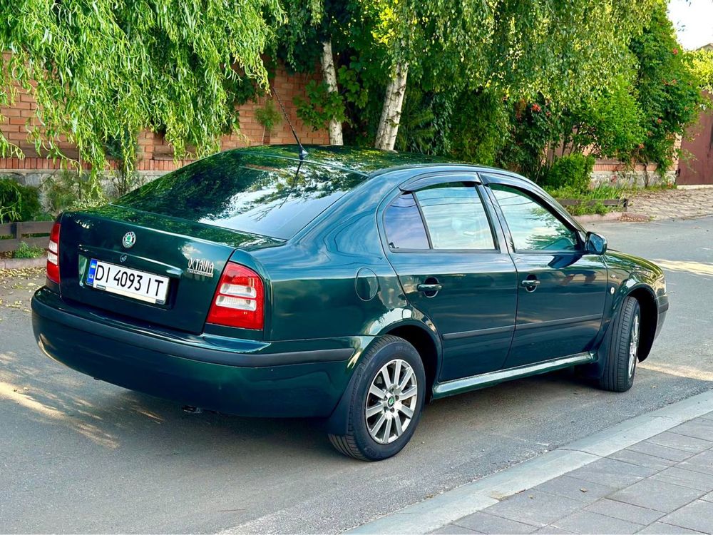 Продам хорошу машину Шкода Октавія 1.8 газ бензин