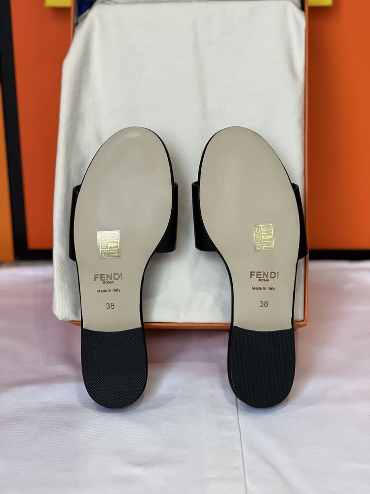 Klapki Fendi Baguette Slides Black size 38