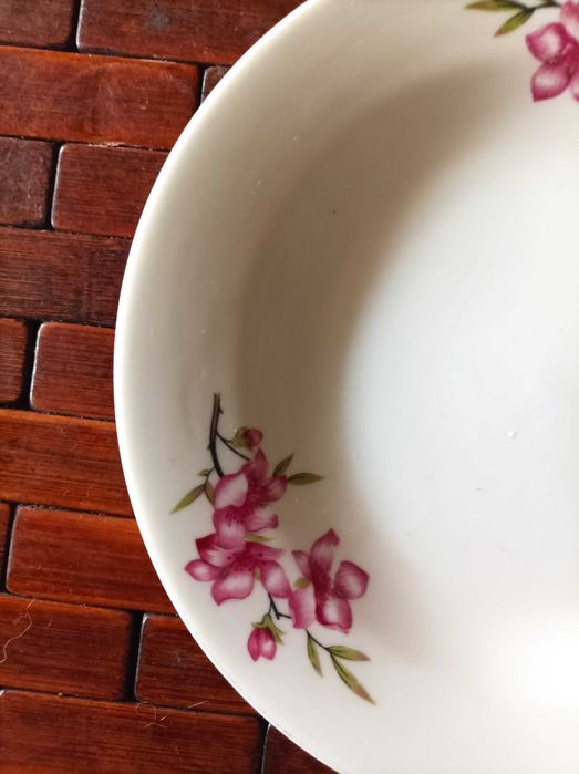 Stary chiński porcelanowy talerzyk deserowy z motywem magnolii