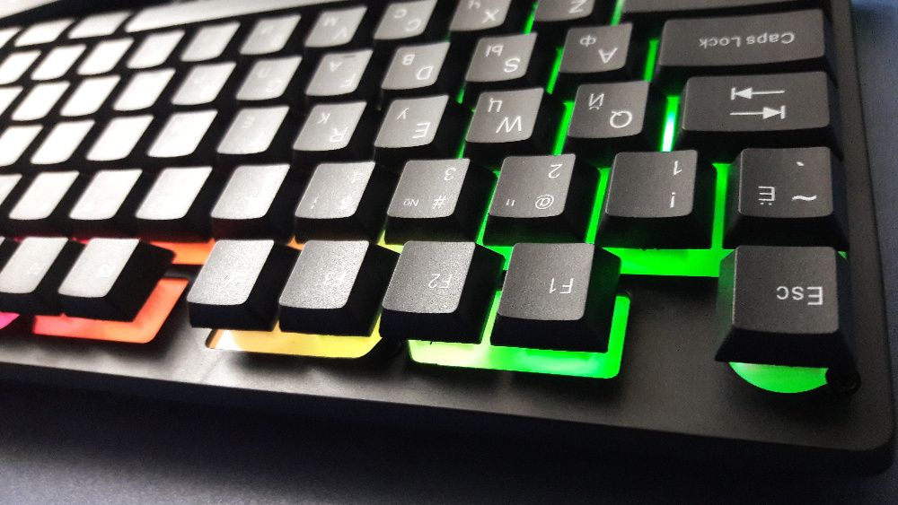 Игровая клавиатура со свето-диодной подсветкой